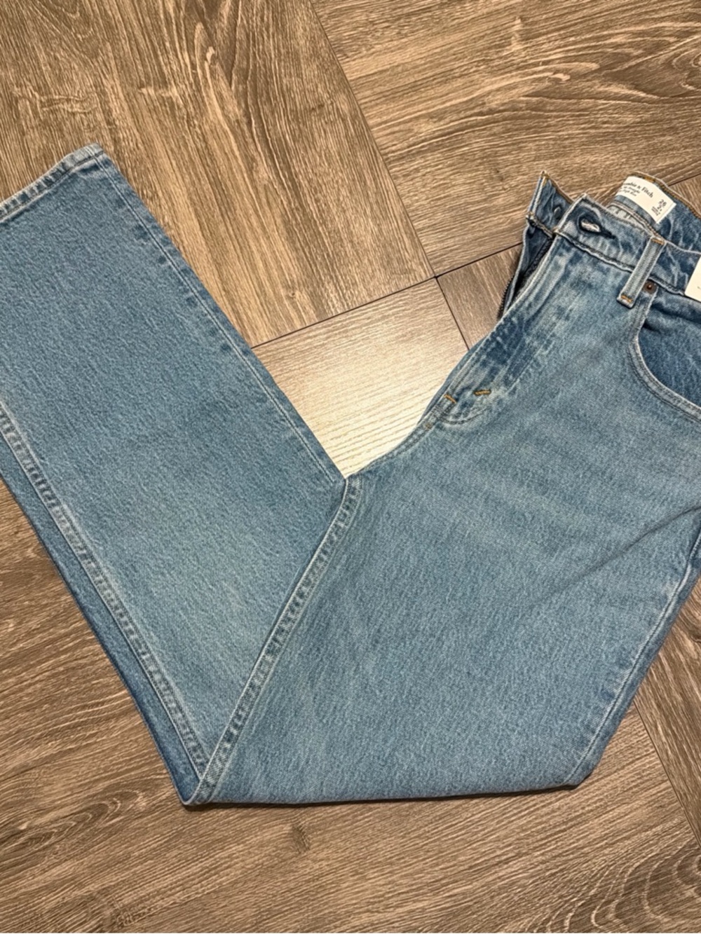 Abercrombie & Fitch Women’s '90s Straight Jeans - Light Blue Denim - Picture 4 of 9